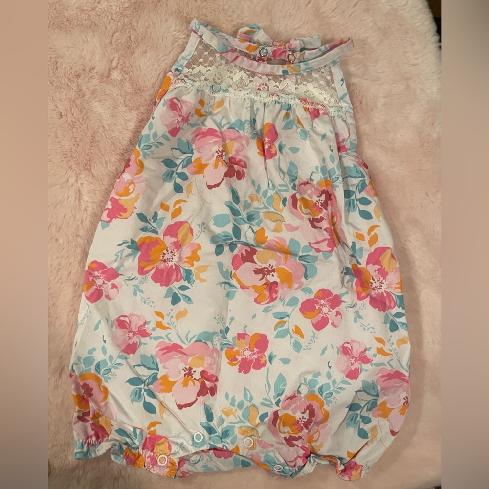 NWOT girls floral bubble with lace detail
